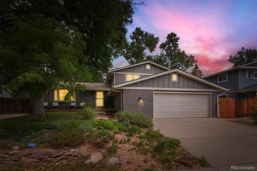 7867 W Peakview Drive, Littleton