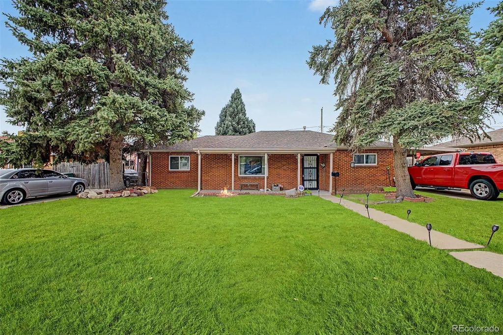 1050 Russell Boulevard, Thornton