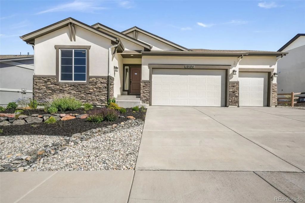 10104 Emerald Lake Lane, Colorado Springs