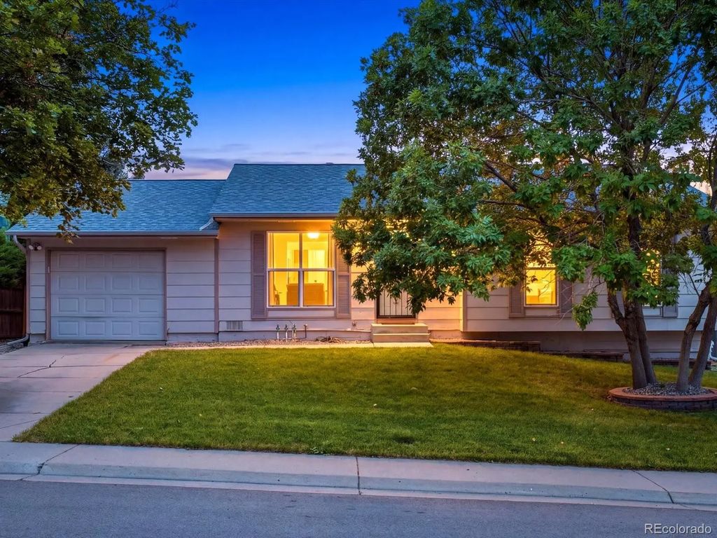 1208 S Cathay Street, Aurora