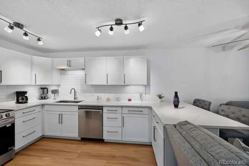 745 S Alton Way 11a, Denver