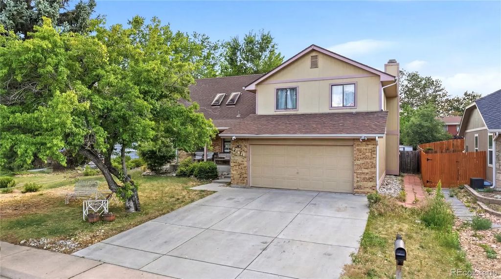 2131 S Newark Way, Aurora