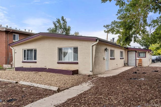 2348 Emporia, Aurora
