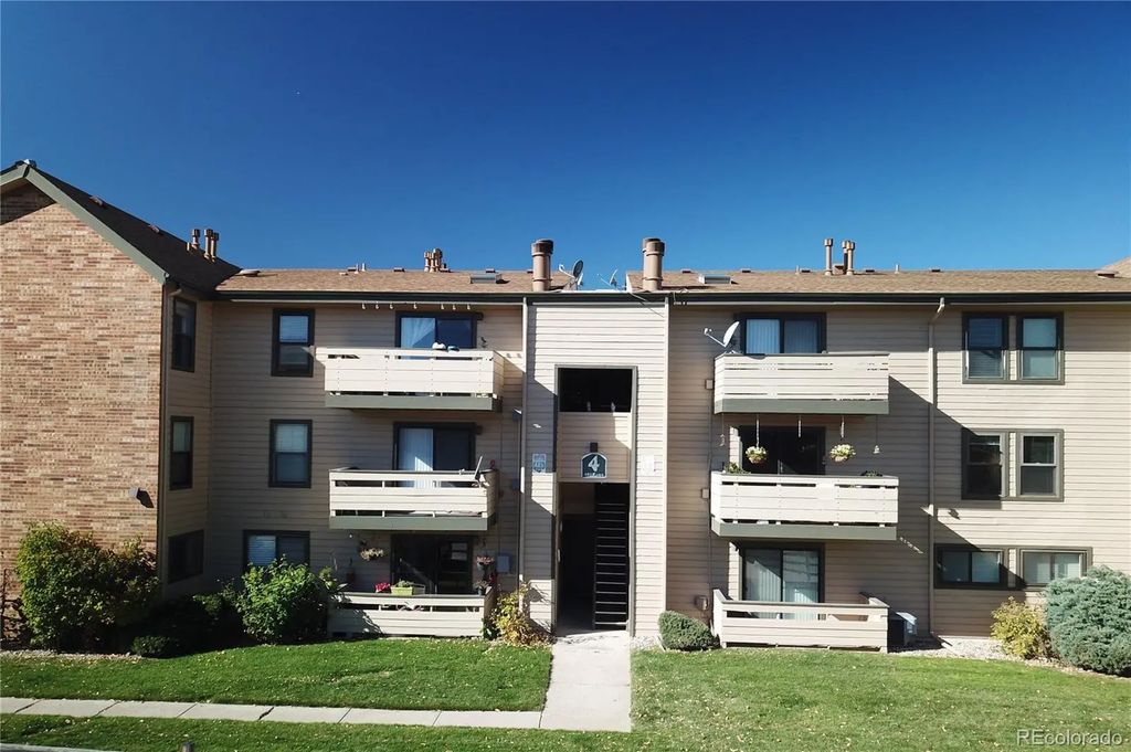430 Zang Street 4-105, Lakewood