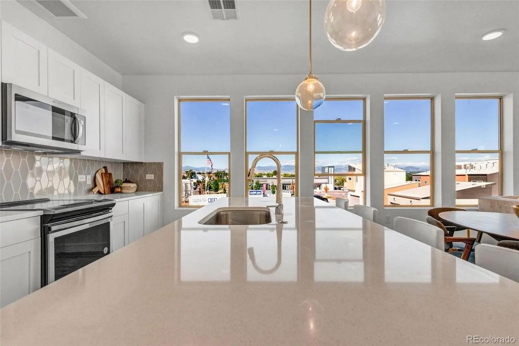 2899 W 52nd Avenue 205, Denver