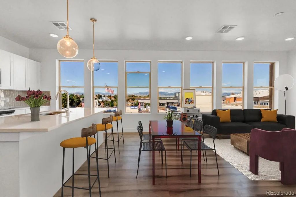 2899 W 52nd Avenue 305, Denver