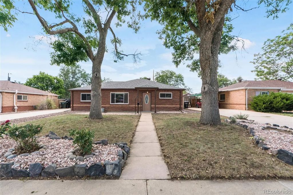 1560 Pueblo Court, Thornton