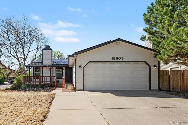 19603 E 42nd Avenue, Denver
