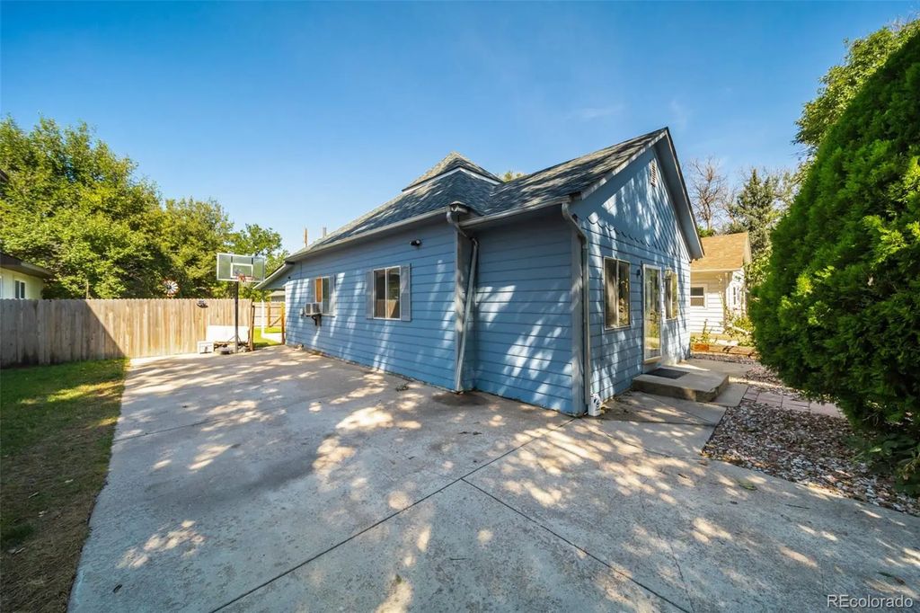 304 Cameron Street, Brush
