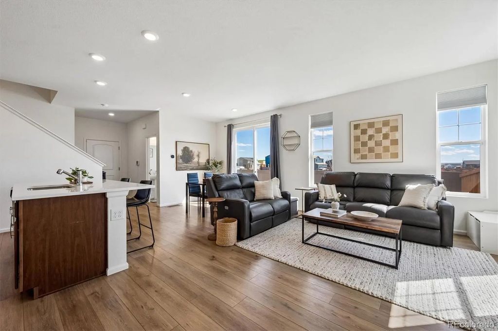 608 N Bersshine Court, Aurora