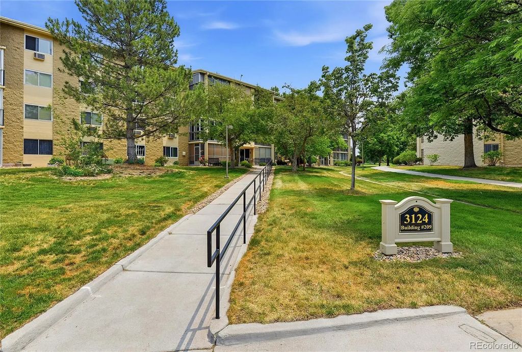 3124 S Wheeling Way 211, Aurora