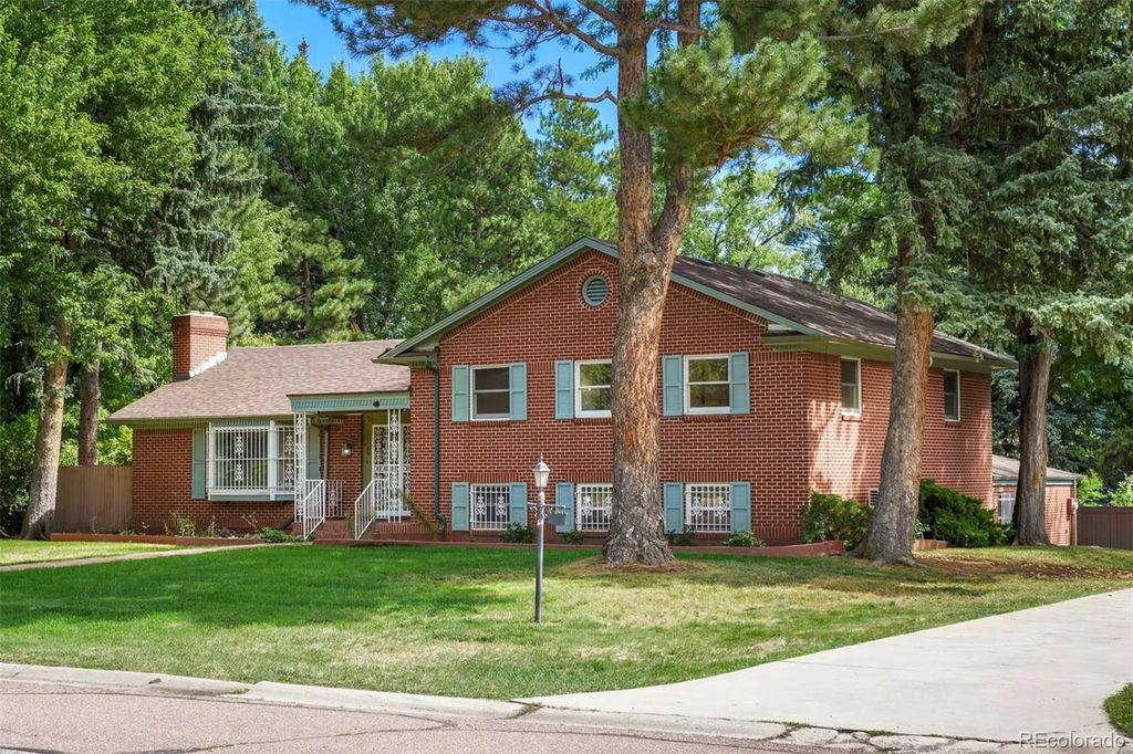 29 Briarwood Place, Colorado Springs
