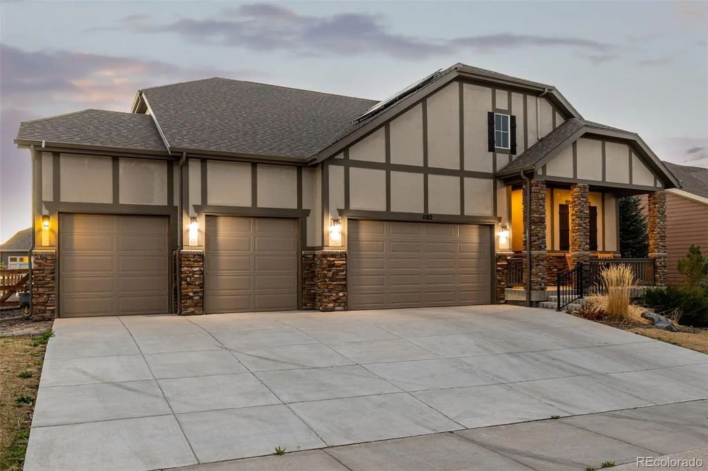 1182 Red Iron Court, Erie