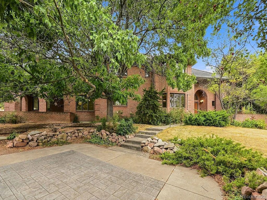 26 Red Fox Lane, Littleton