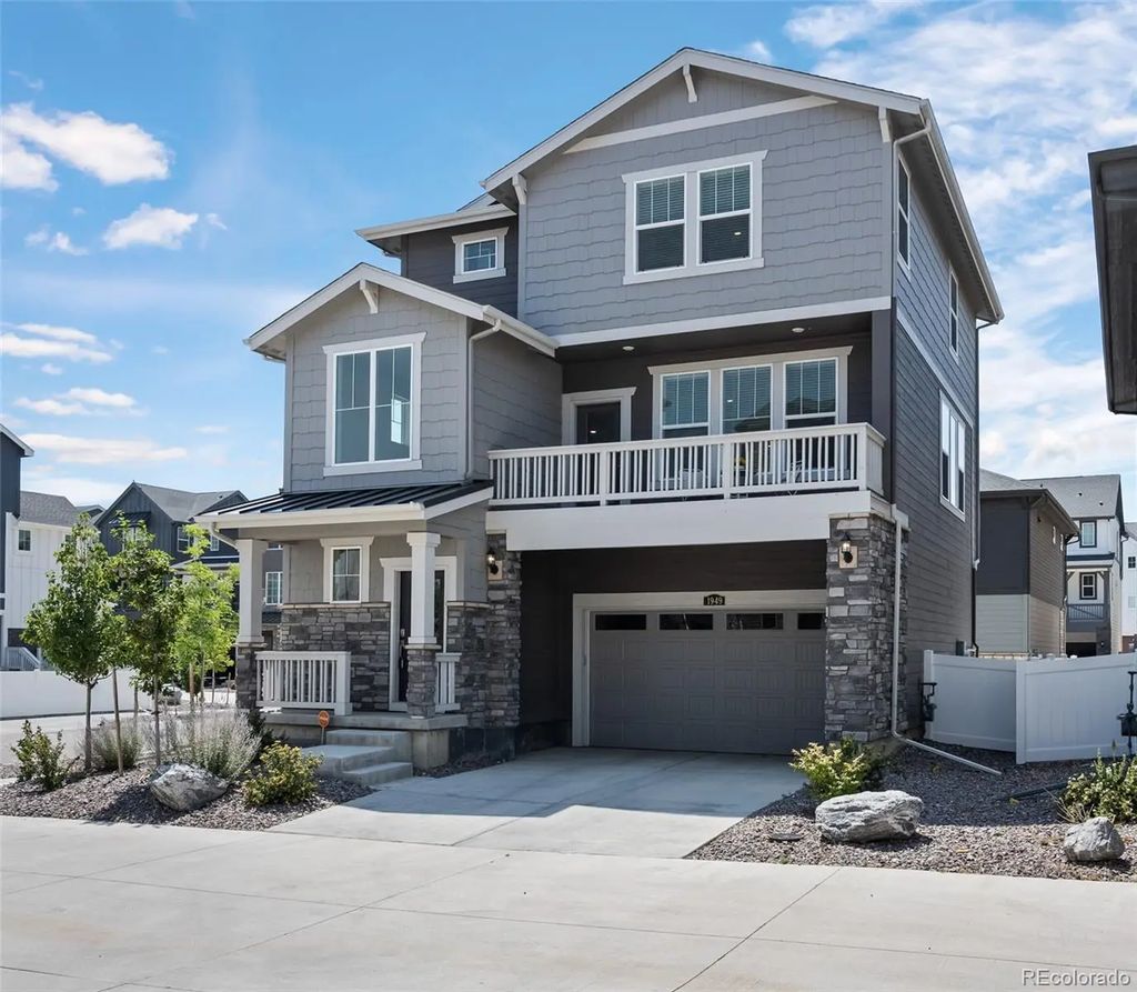 1949 S Fultondale Way, Aurora
