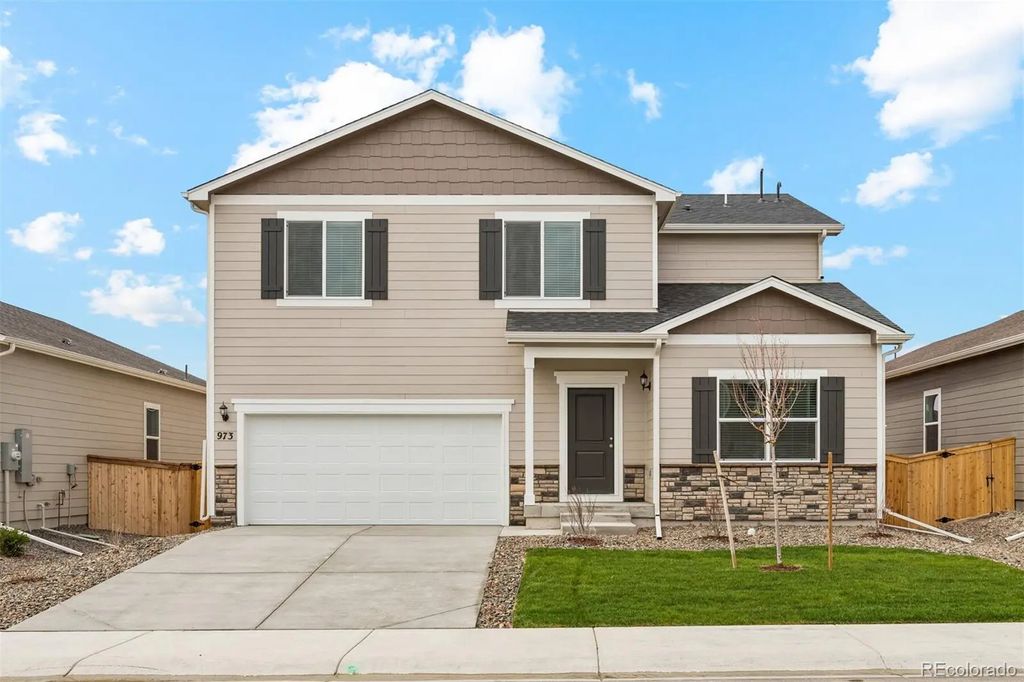 851 Emerald Lakes Street, Windsor