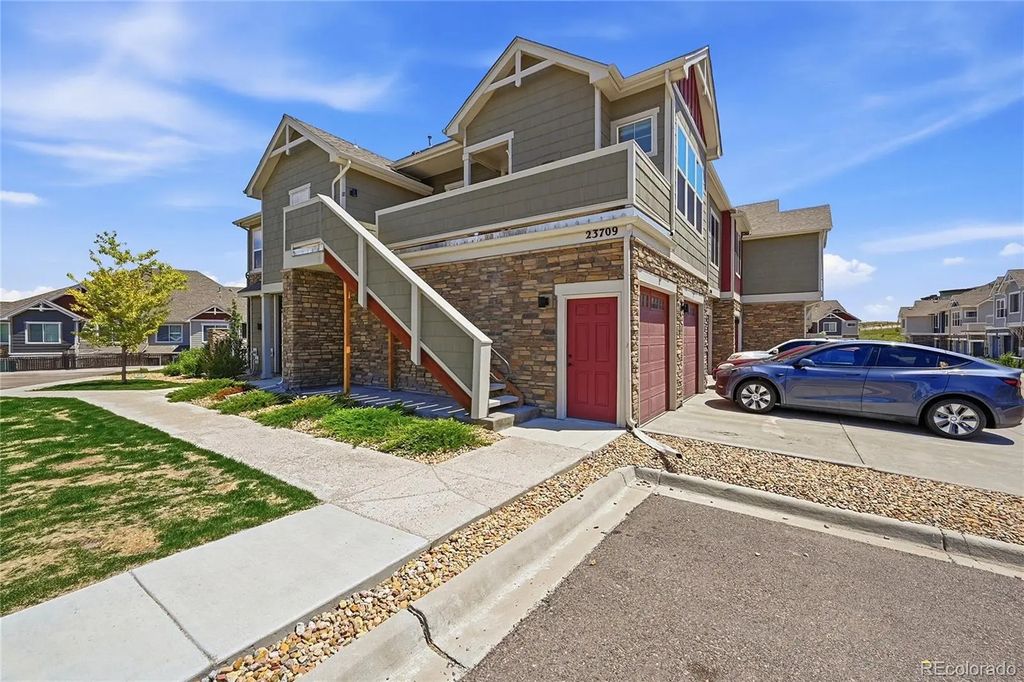 23709 E Ida Drive E, Aurora