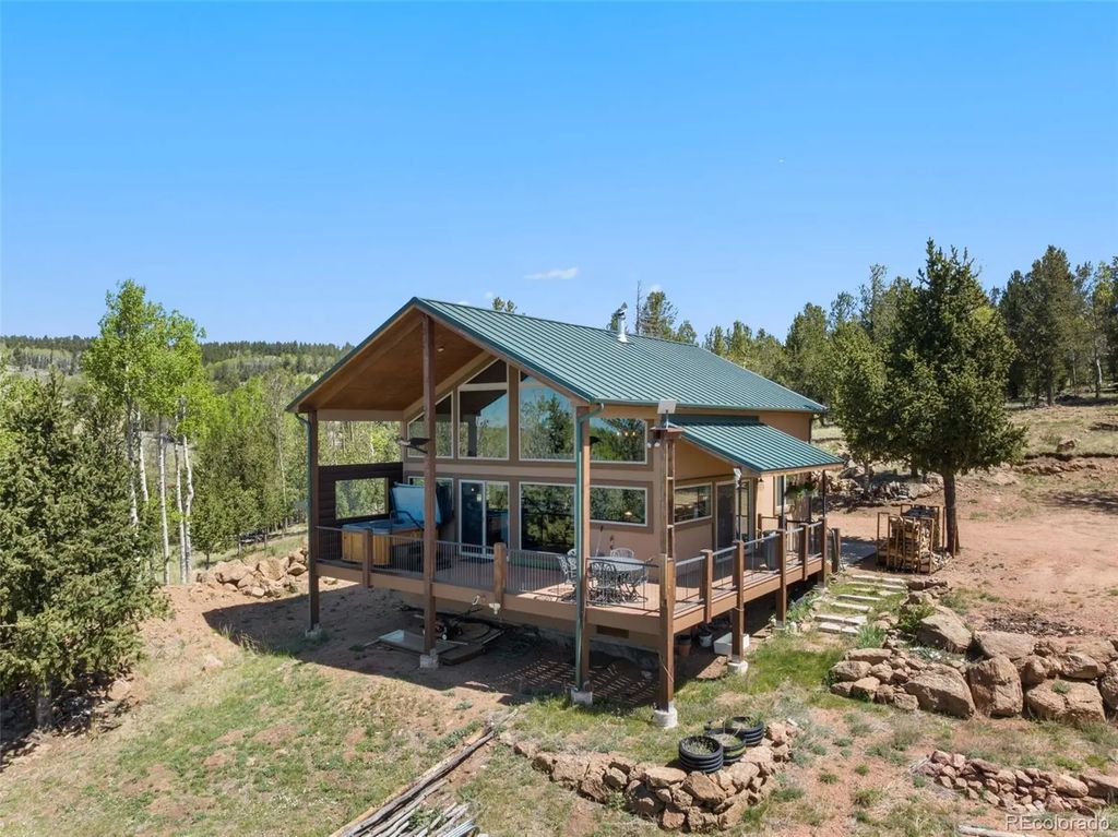 621 School House Hill, Victor