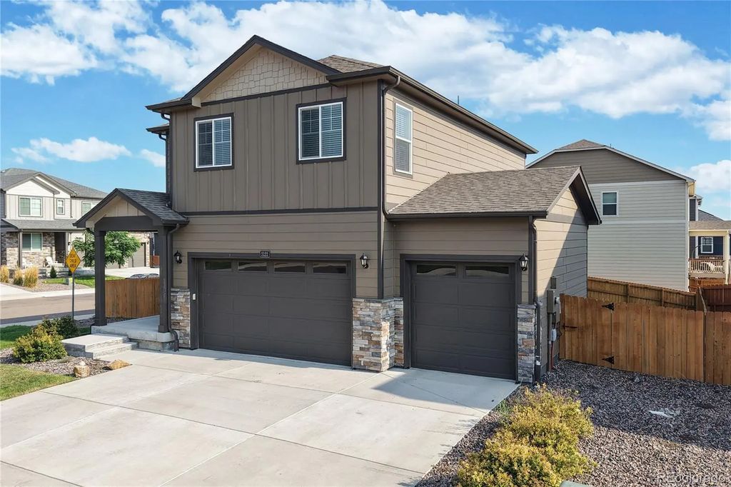 2122 Pineywoods Street, Mead