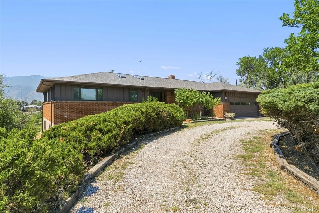 2260 Mesa Road, Colorado Springs