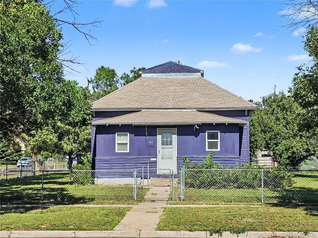 102 E 4th Street, Julesburg