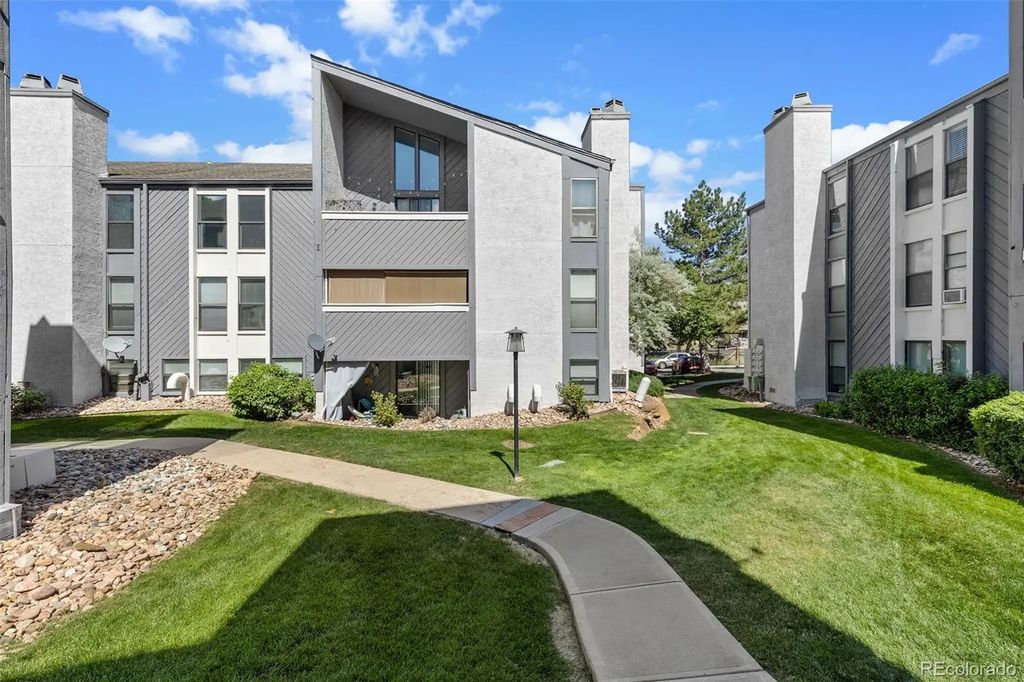 9867 E Peakview Avenue E1, Englewood