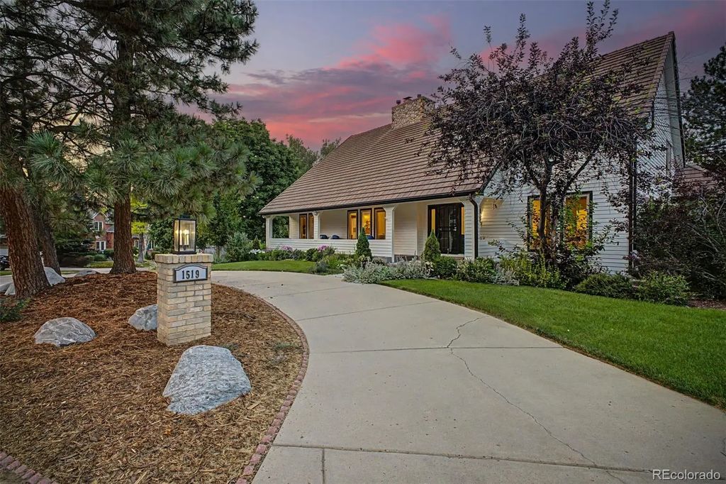 1519 E Maplewood Court, Littleton