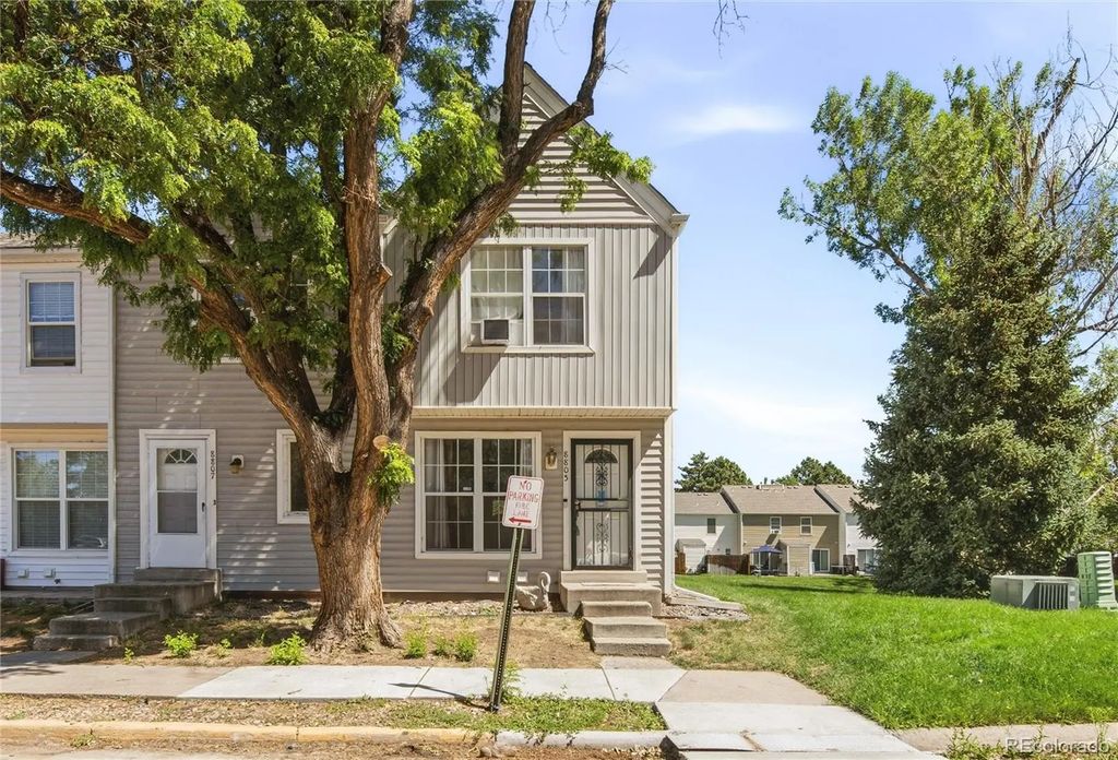 8805 W Floyd Avenue, Lakewood