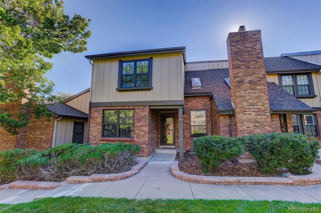 8254 E Phillips Place, Centennial