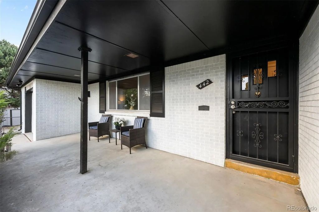 442 Titan Court, Aurora