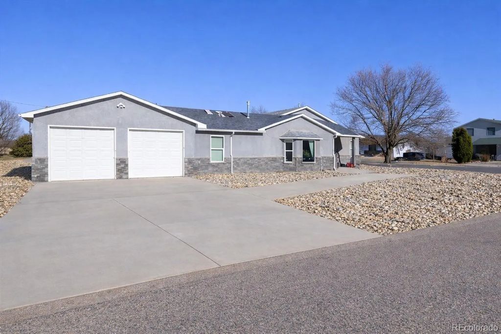 2 Meadow Lane, Swink