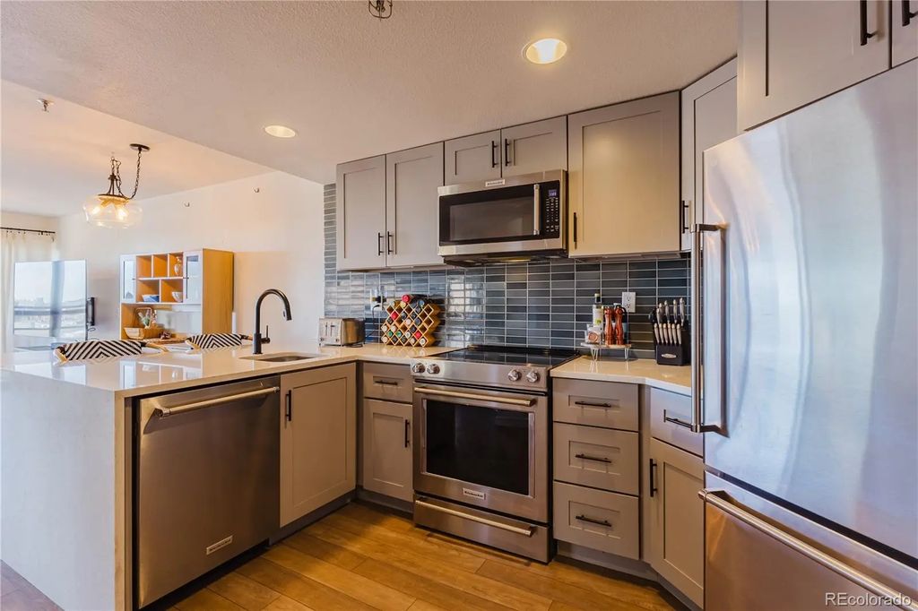 100 Park Avenue W 604, Denver