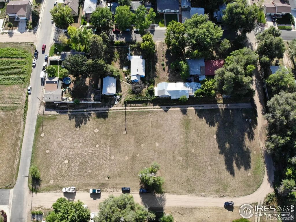 S Cora Avenue, Milliken