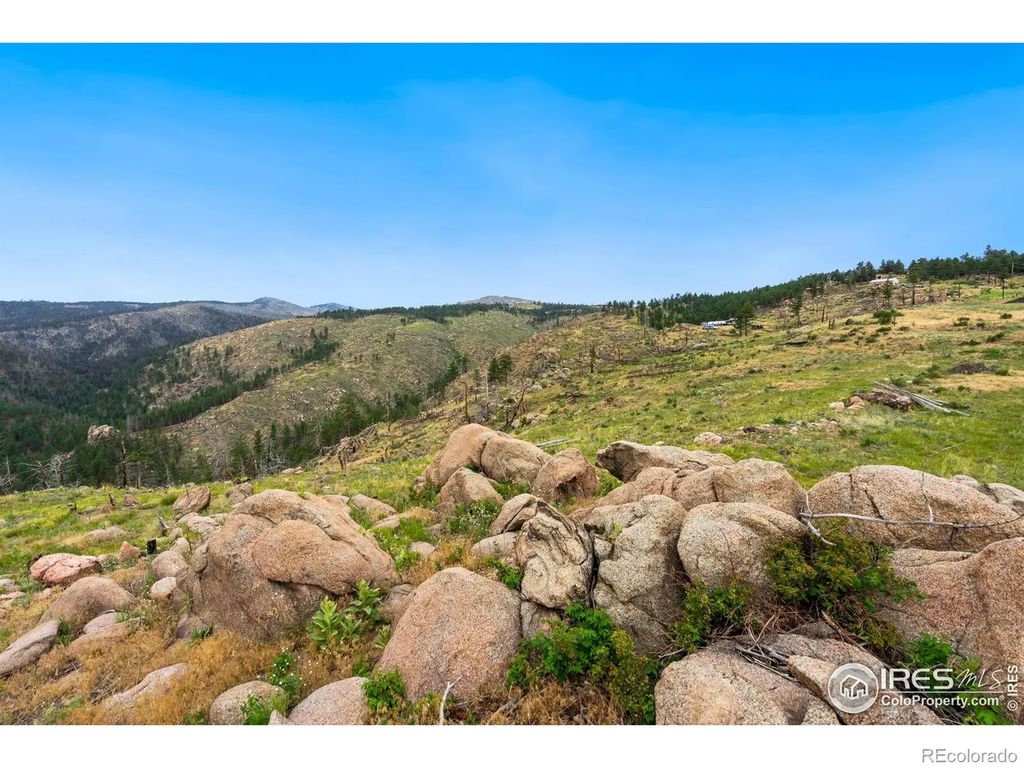 865 Redstone Drive, Bellvue