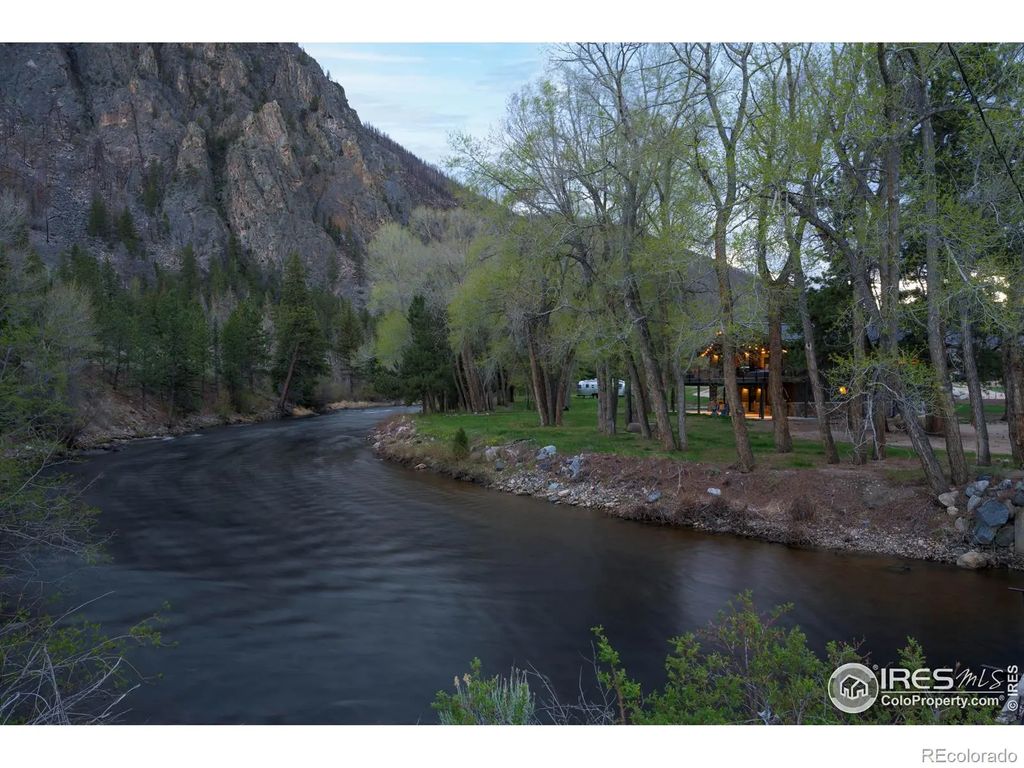 37797 W Highway 14, Bellvue