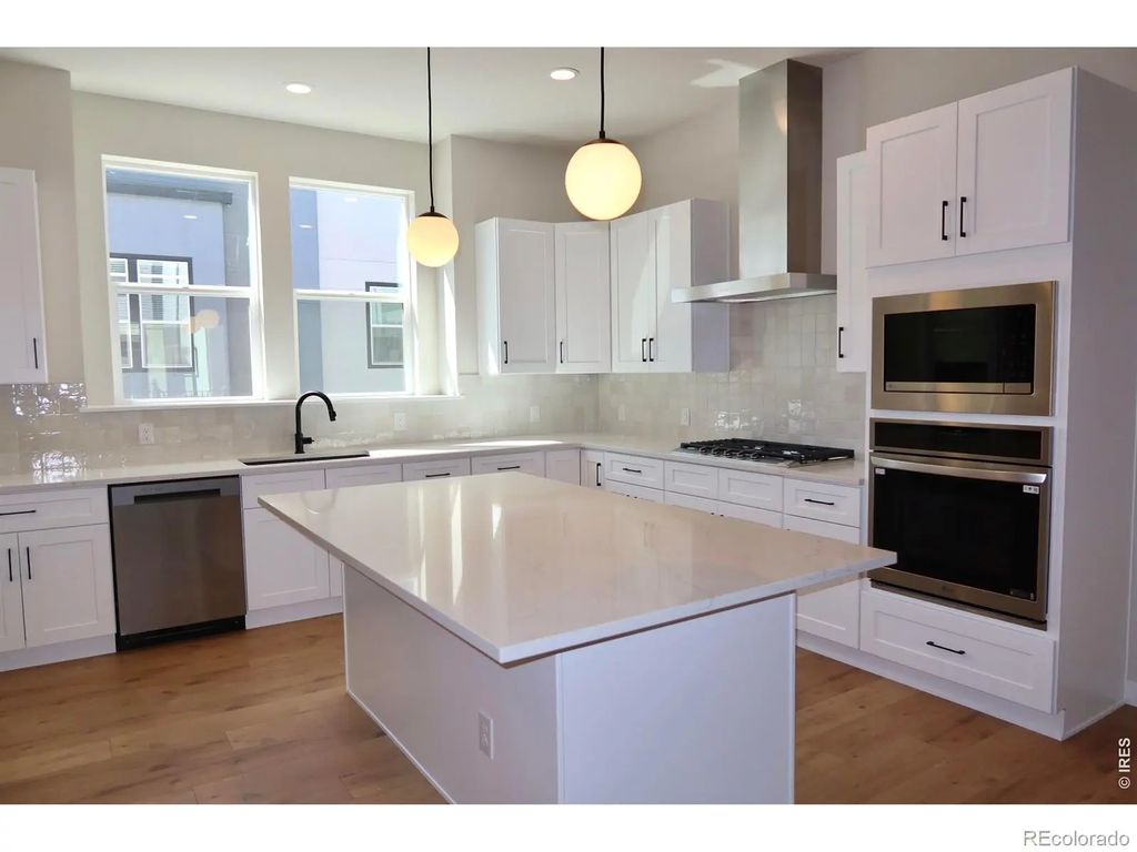 352 Marshall Road, Superior