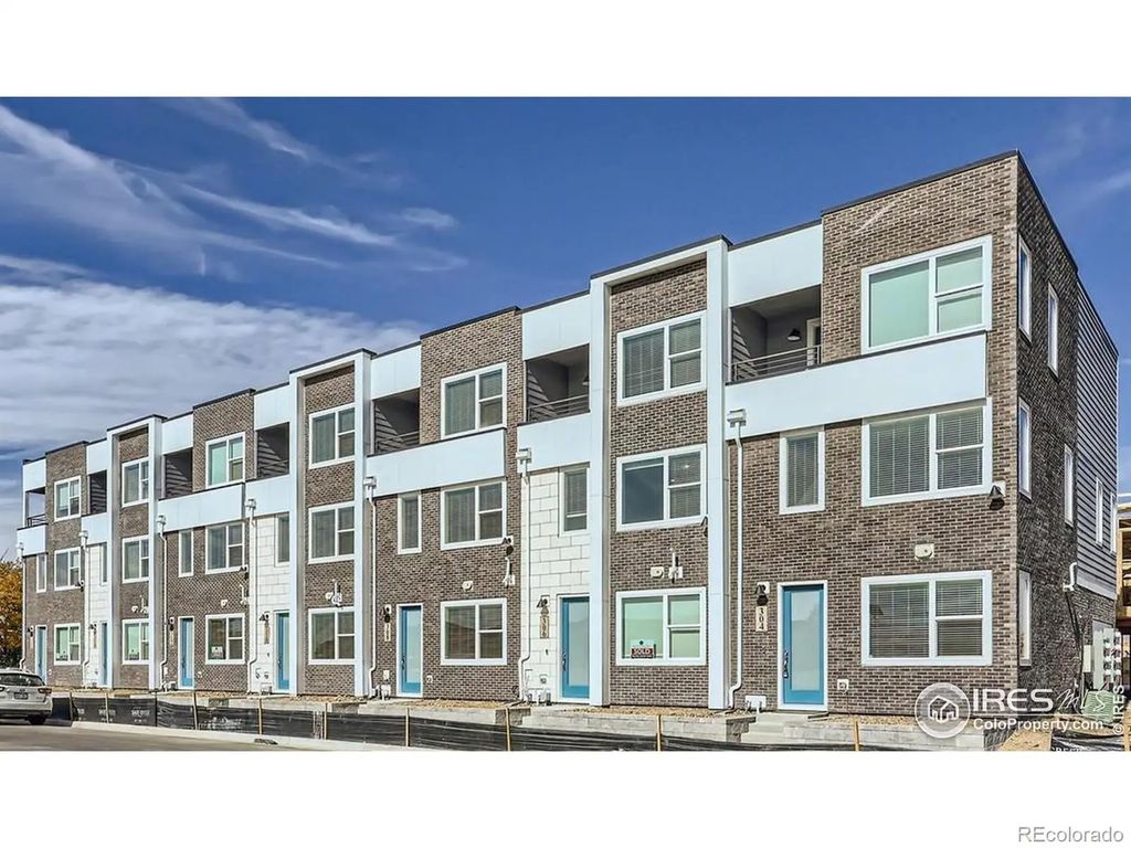 304 Geneva Street, Aurora