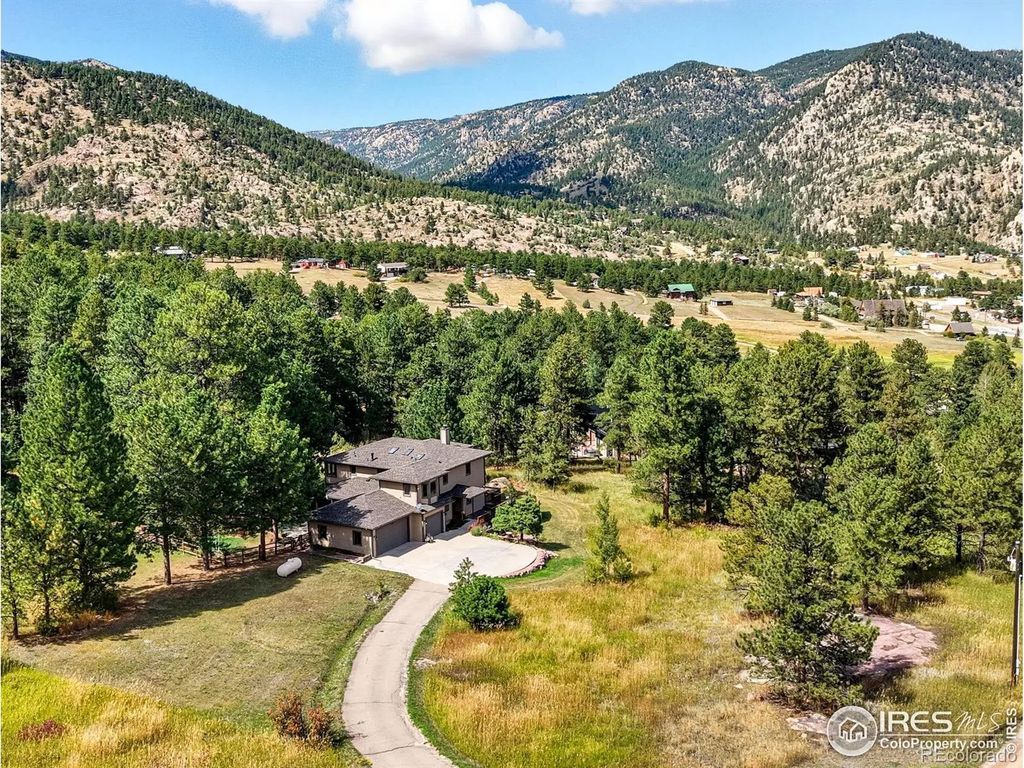 234 Deer Lane, Lyons