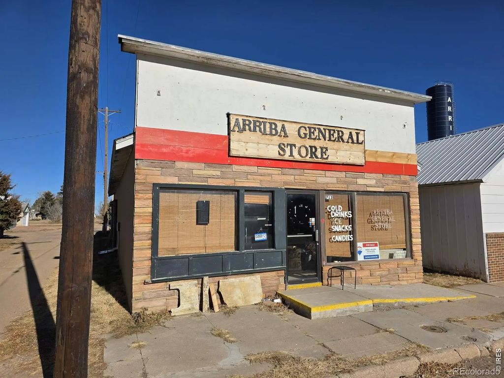 713 Front Street, Arriba