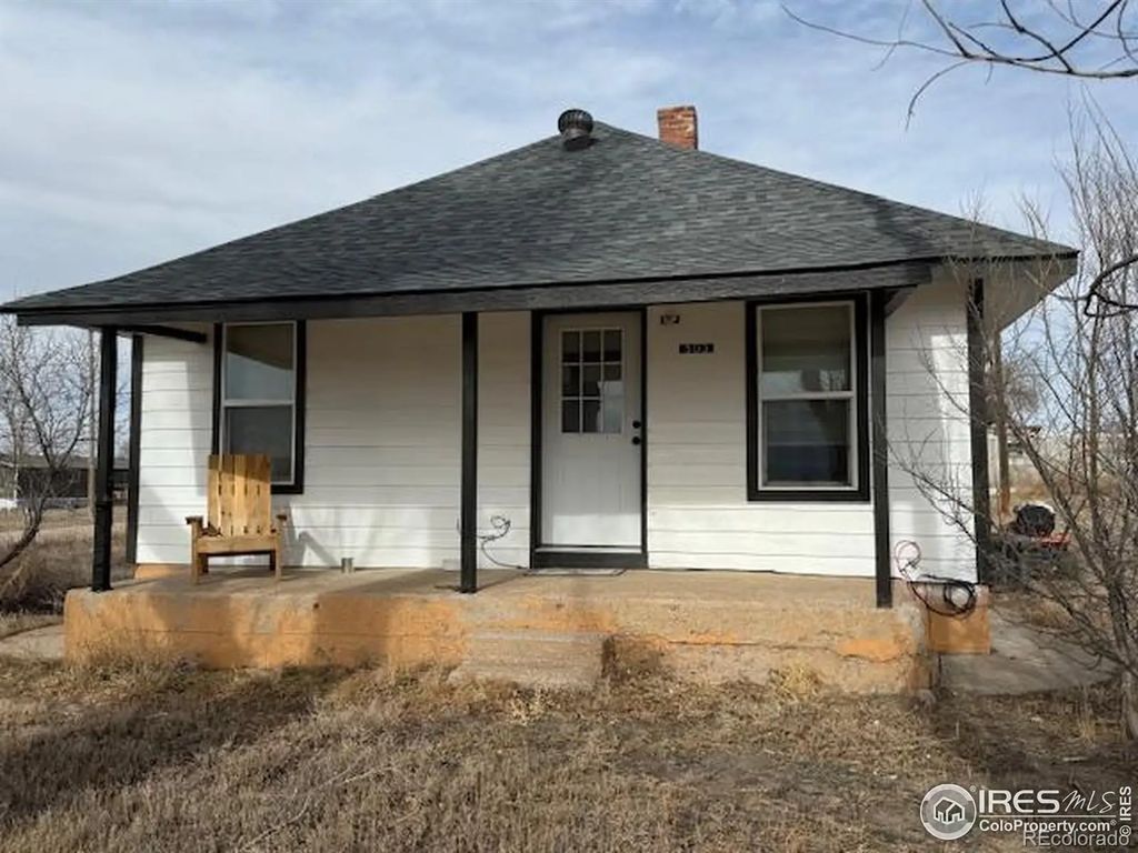 303 Lee Street, Briggsdale
