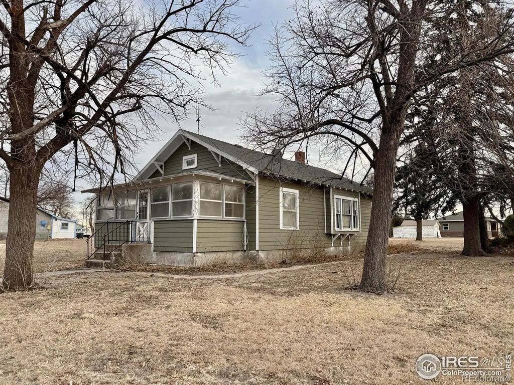506 E Raymond Street, Haxtun