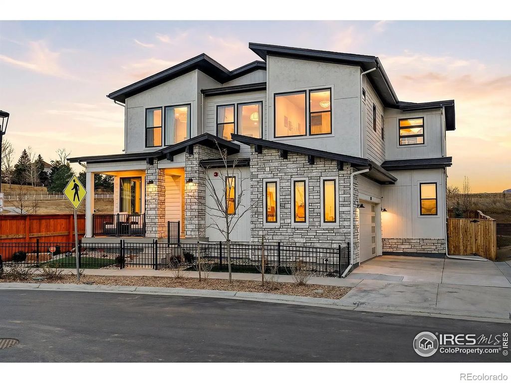 592 Central Park Circle, Superior