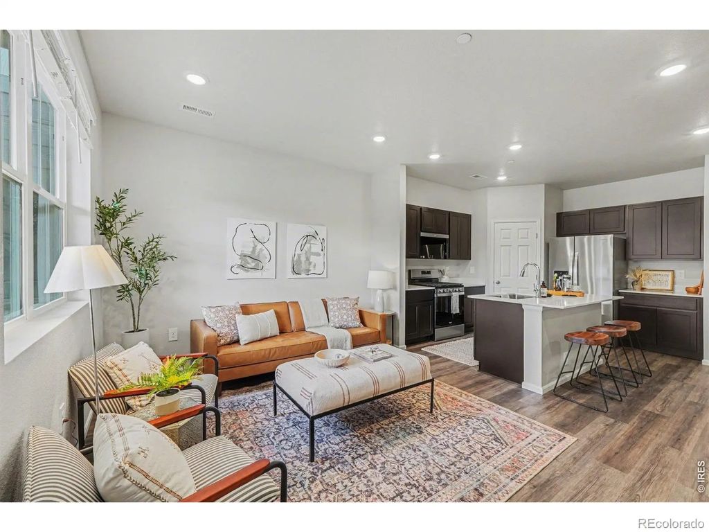 1600 Riverplace Drive 3, Windsor