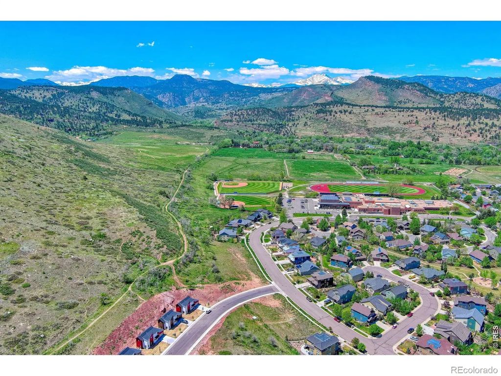 350 Mcconnell Drive Nw, Lyons