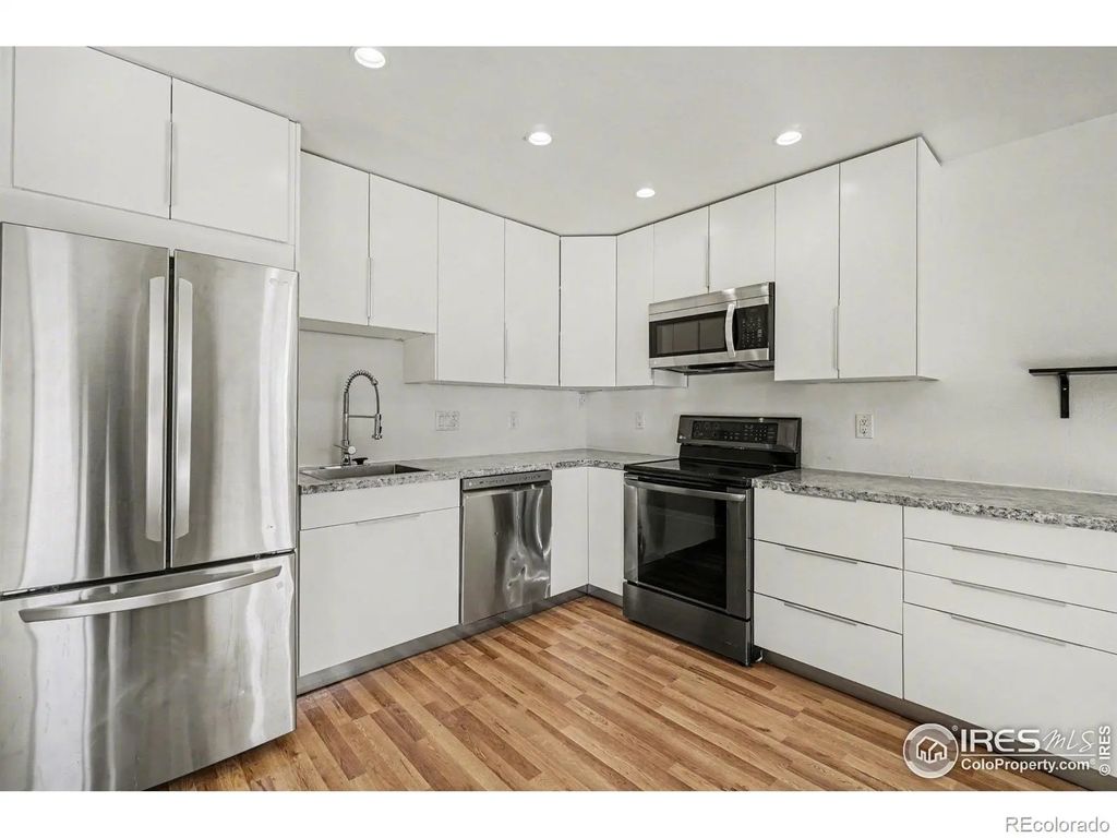 225 E 8th Avenue F2, Longmont
