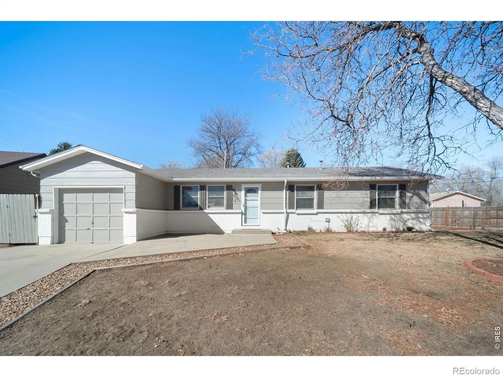 1217 Hunter Court, Longmont