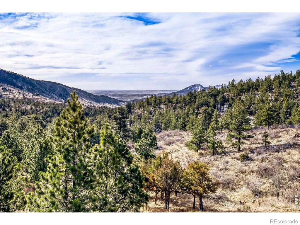 1042 Steamboat Valley Road, Lyons