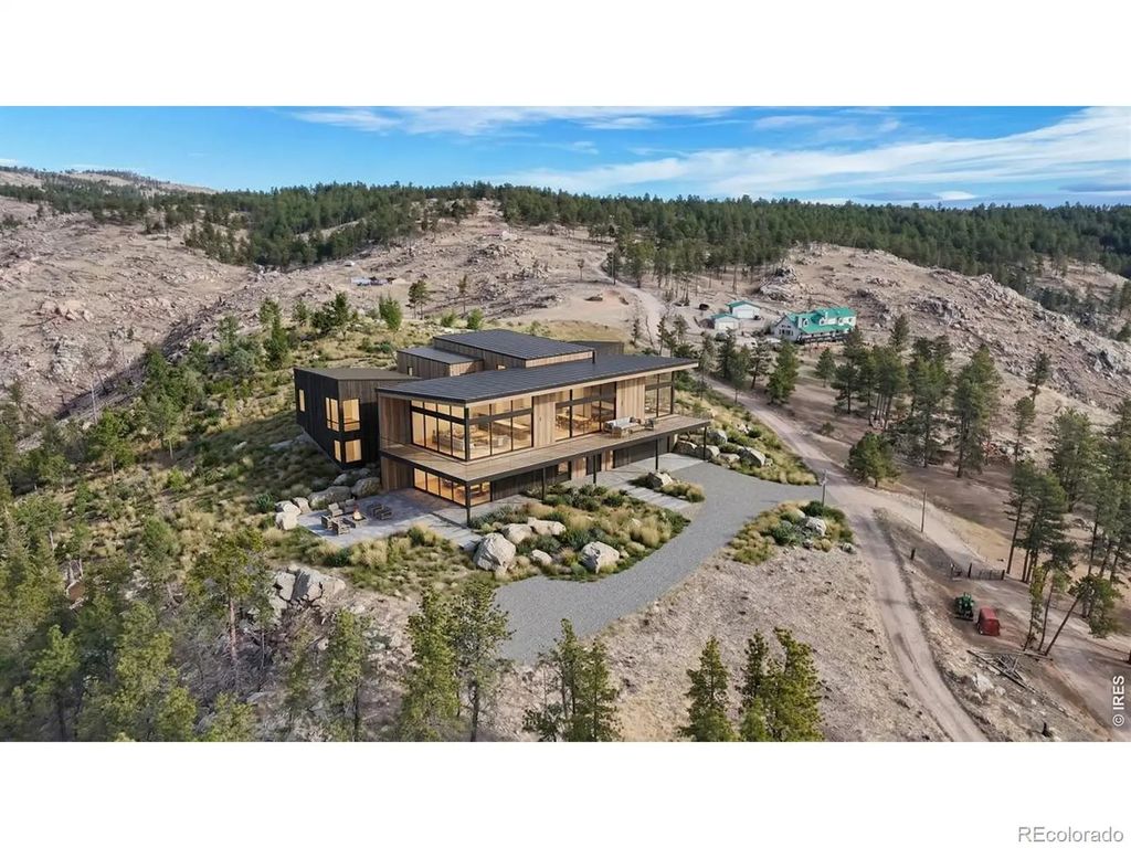 865 Redstone Drive, Bellvue