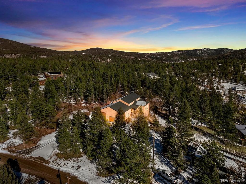 412 Evergreen Road, Black Hawk