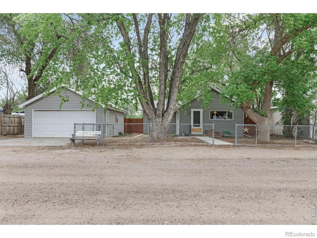 208 S Cora Avenue, Milliken
